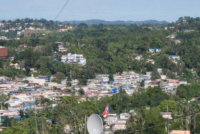 Corps installs blue roofs in Puerto Roof