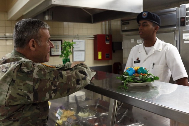 LTG Michael A. Bills meets with the 2501st Digital Liaison Detachment
