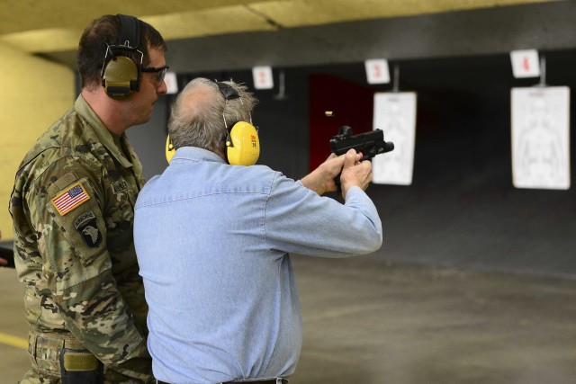 Business Executives for National Security visit Screaming Eagles, achieve 101st first