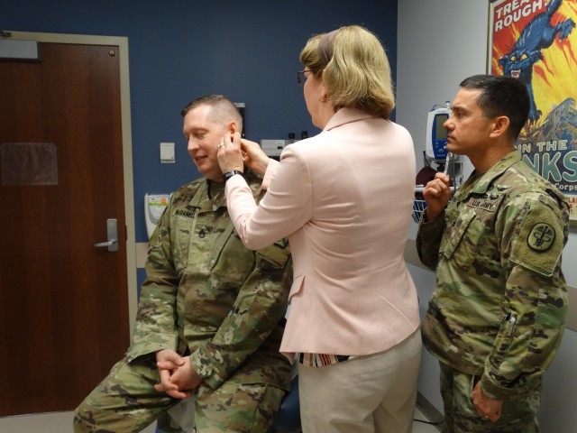 Munson offers battlefield auricular acupuncture