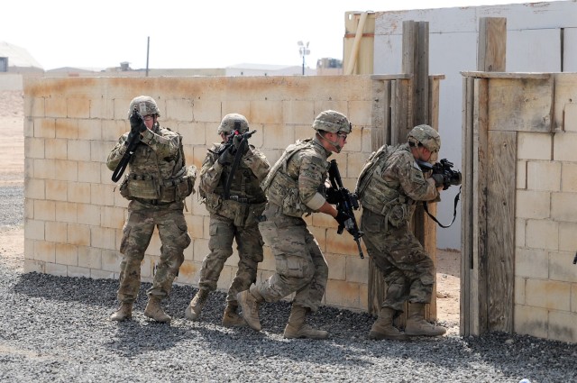 Kicking Doors in Kuwait | Article | The United States Army