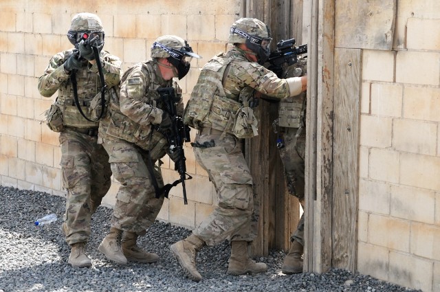 Kicking Doors in Kuwait | Article | The United States Army