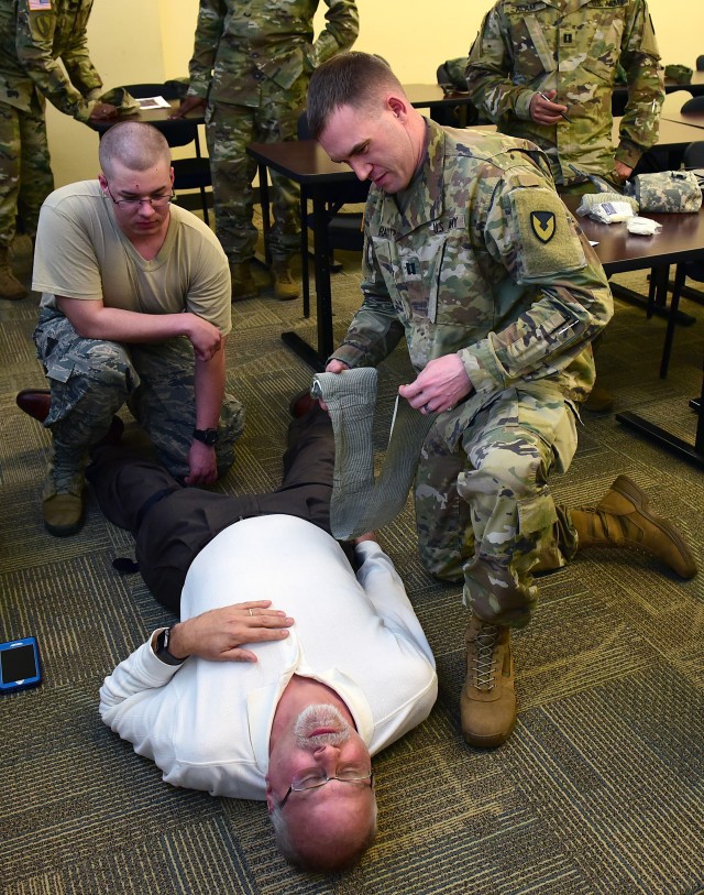 Soldiers, Airmen team for joint contracting exercise