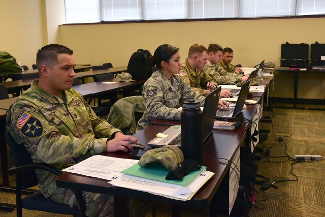 Soldiers, Airmen team for joint contracting exercise