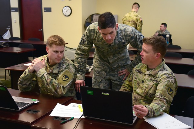 Soldiers, Airmen team for joint contracting exercise