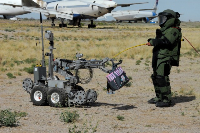 20th CBRNE EOD teams render safe IEDs at Raven's Challenge