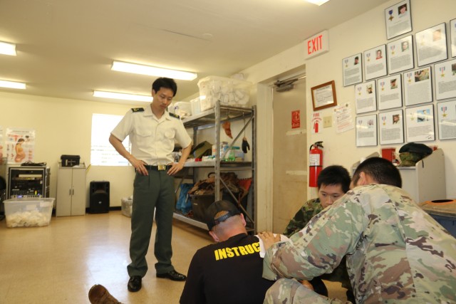 Docs and medics conduct trauma lane training