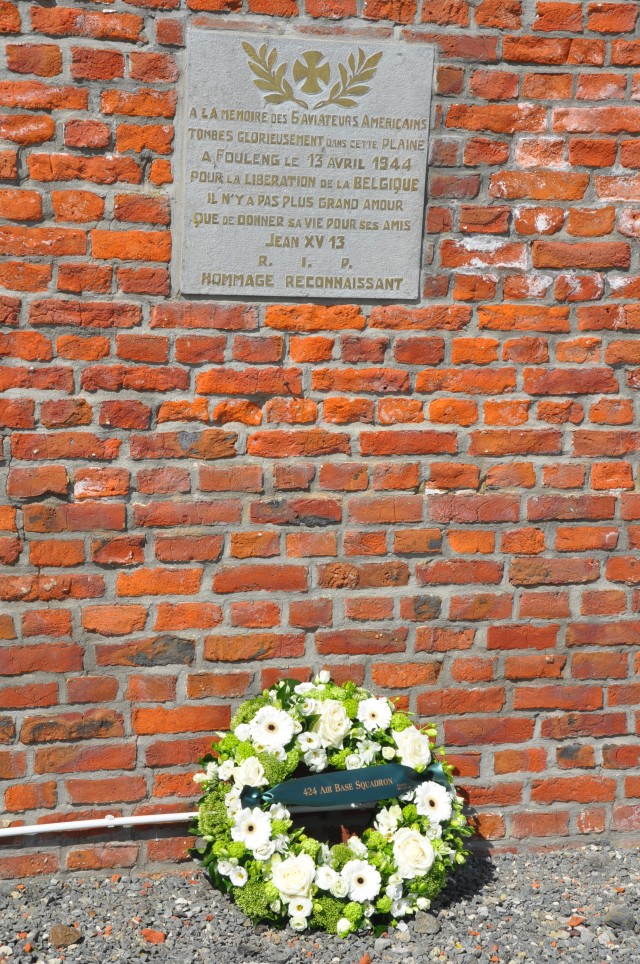424th Air Base Squadron wreath at plaque in Fouleng