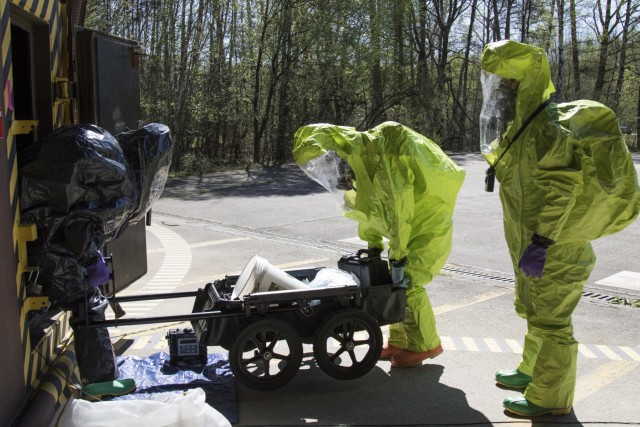 U.S. Army Reserve Soldiers achieve CBRN readiness with Dugway Mobile Training Team, Special Forces