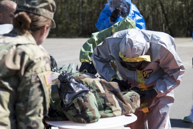 U.S. Army Reserve Soldiers achieve CBRN readiness with Dugway Mobile Training Team, Special Forces