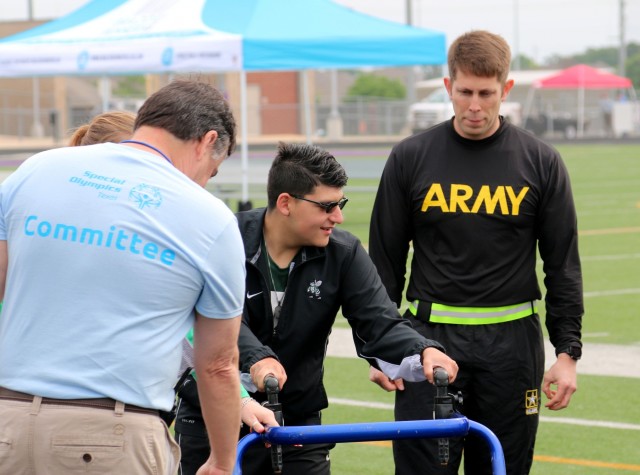 Army Reserve Soldiers support Special Olympics Texas