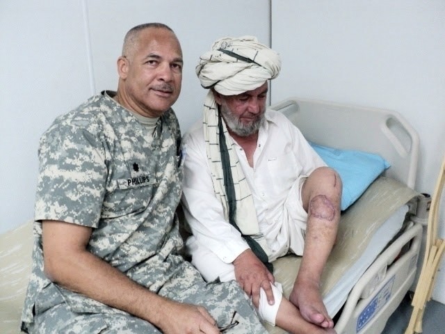 Army Reserve surgeon helps healthcare recruiters tackle physician shortages