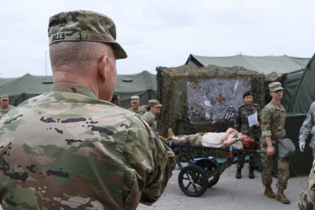 LTG Michael A. Bills and CSM Richard E. Merritt conduct a battle field circulation