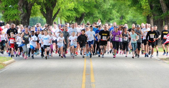 Hundreds show support to Gold Star families during survivors run
