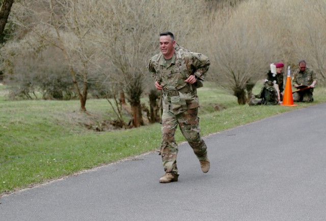 US Soldiers earn German Army Proficiency Badge