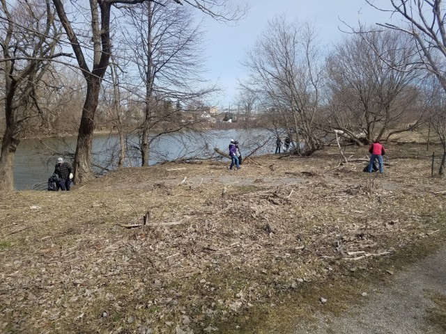 Earth Day cleanup at Seneca Bluffs
