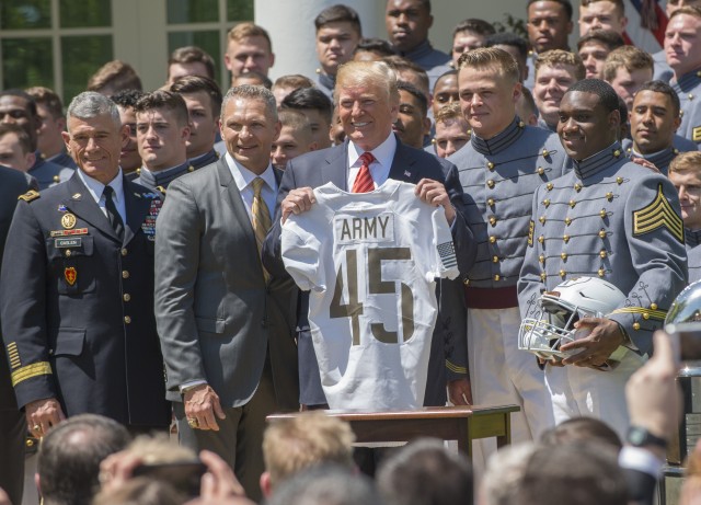 President Trump presents Commander-in-Chief's Trophy to Army team of 'fighters'
