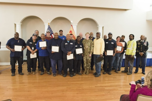 Col. Peeples talks to civilian workforce at 2018 second quarter awards