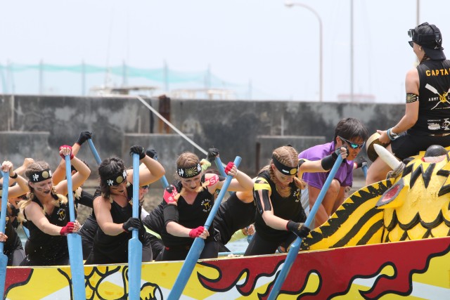 "Army Ladies" team prepares for race.