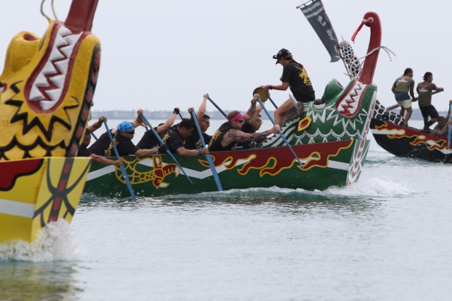 "Army Black Knights" team approach finish line.