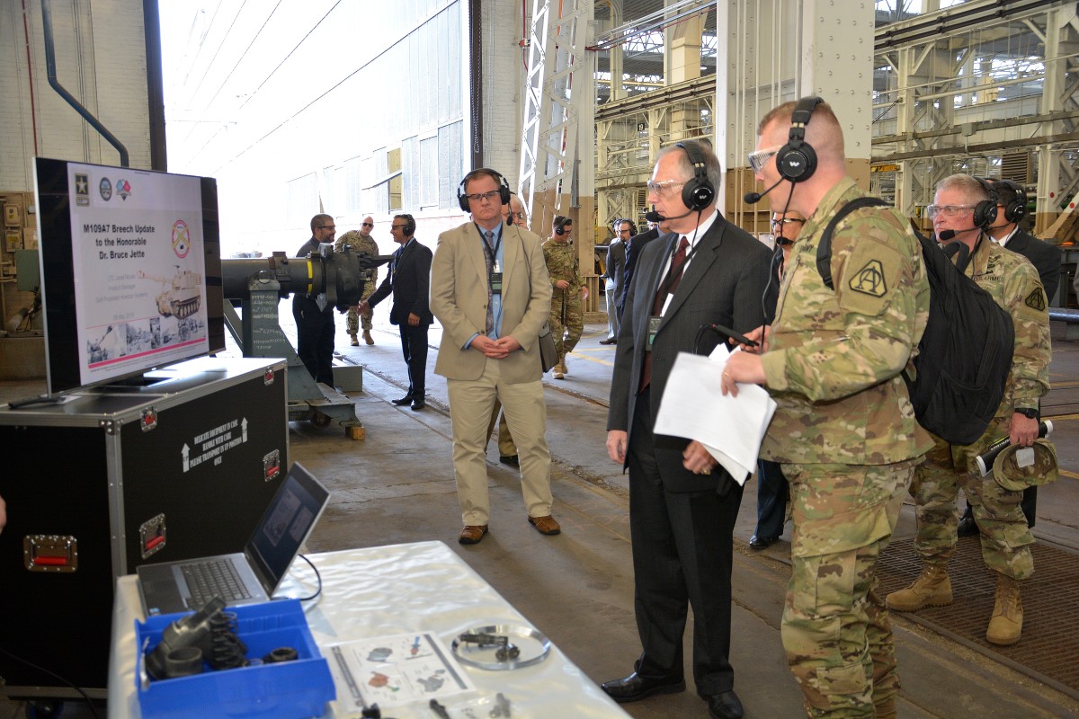 Senior acquisition official tours, challenges Army's oldest ...