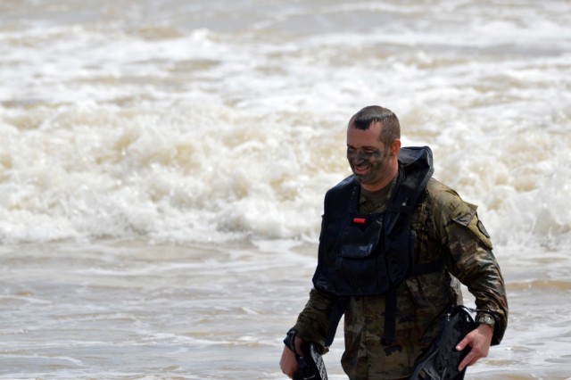 25th ID Soldiers conduct waterborne ops for Mungadai
