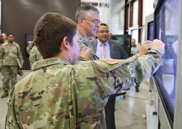TRADOC CG visits CASCOM schools