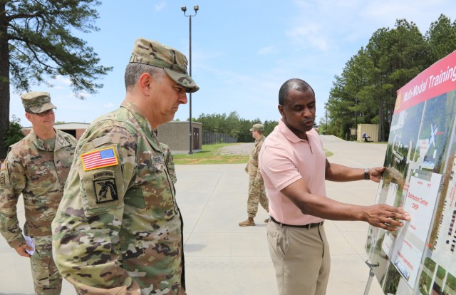 TRADOC CG visits CASCOM schools