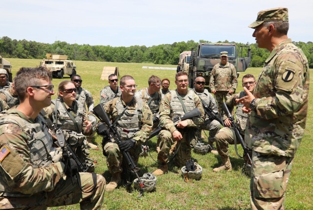 TRADOC CG visits CASCOM schools