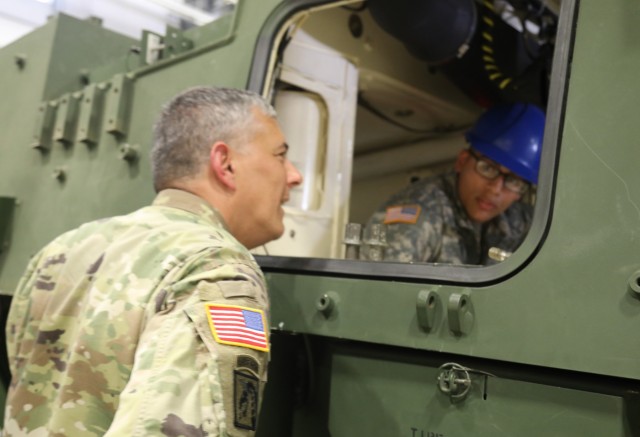 TRADOC CG visits CASCOM schools