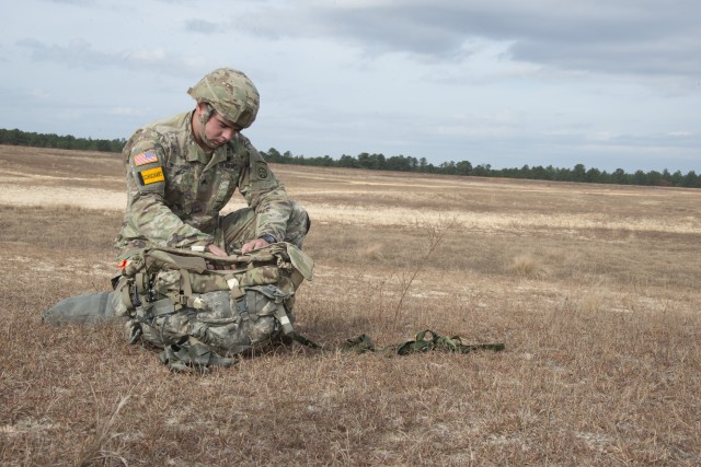 Airborne test NCOs mitigate risk for new Radio Rucksack design