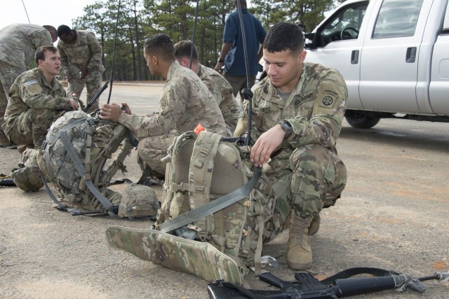 Airborne test NCOs mitigate risk for new Radio Rucksack design