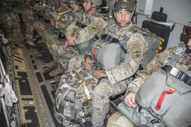 Airborne test NCOs mitigate risk for new Radio Rucksack design ...