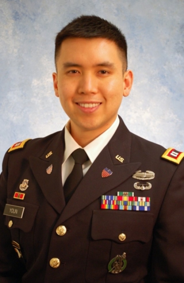 CPT Young Youn, Commander, St. Paul Recruiting Company