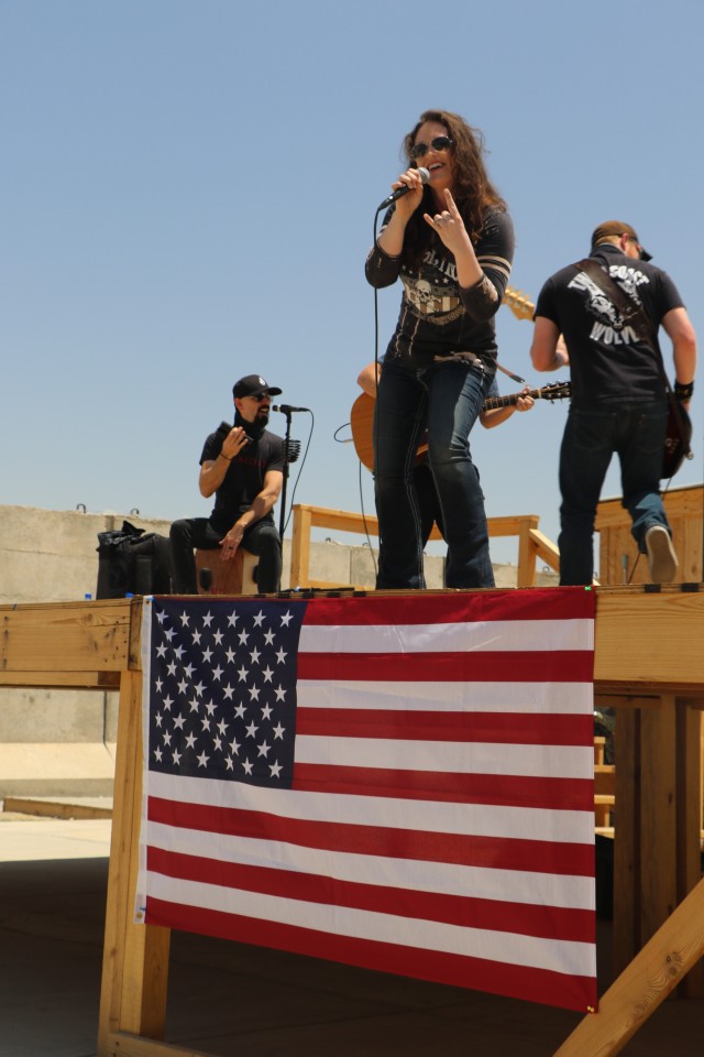 Rachel Lipsky Band visits deployed Soldiers