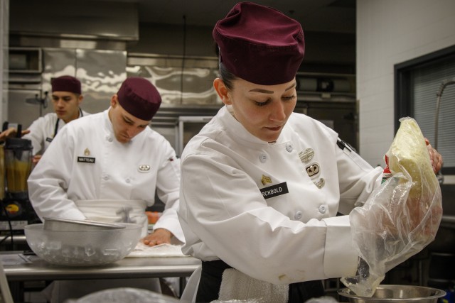 82nd Airborne Division Young Chefs Heat Up the Competition