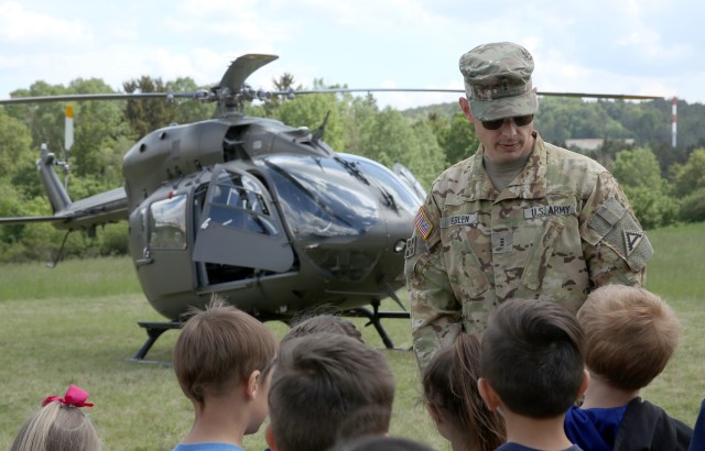 Hohenfels school children learn Army jobs   