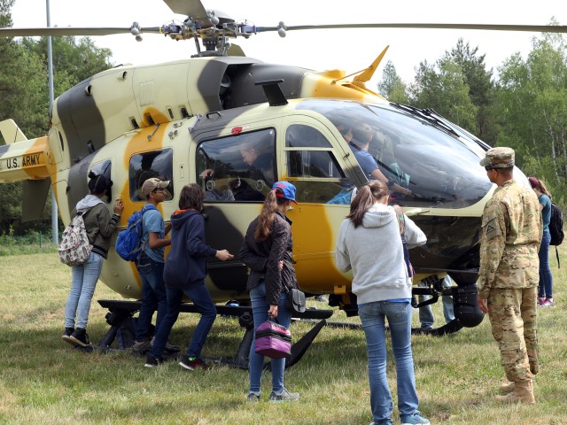 Hohenfels school children learn Army jobs   