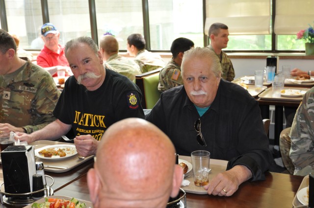 Veterans dine and share
