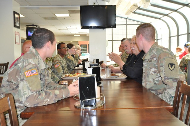 Veterans dine and share