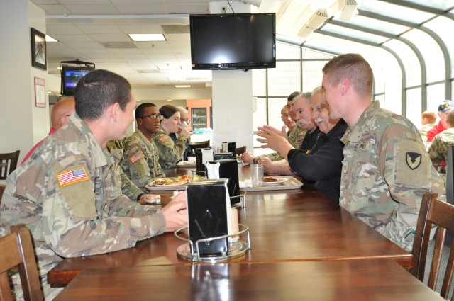 Veterans dine and share