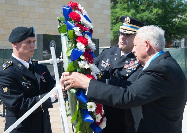 INSCOM Pays Respect to the Fallen | Article | The United States Army