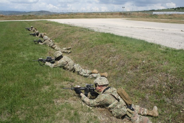 3-61 CAV Practices Advanced Rifle Marksmanship and Individual Movement Techniques in Kosovo