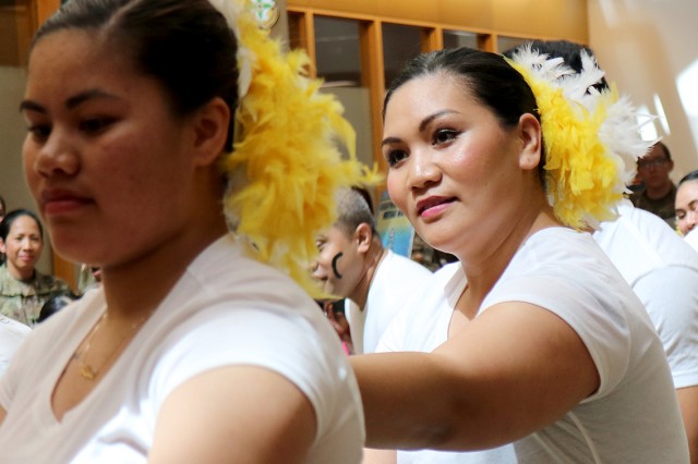 Hula dancer