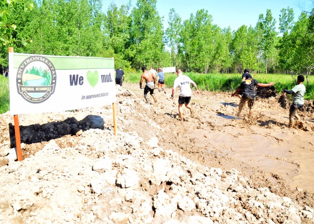 BOSS Soldiers invite Fort Drum community to play dirty at the Mountain Mudder