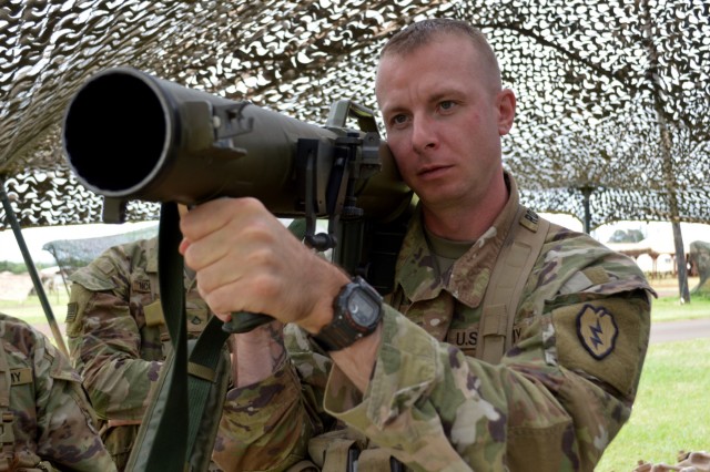 'Tropic Lightning' Soldiers train up on weapons for EIB