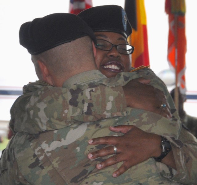 39th Signal Battalion welcomes new commander