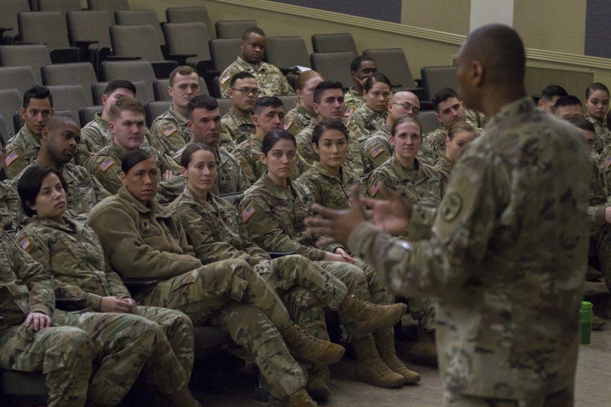 medcom-csm-talks-future-of-army-medicine-article-the-united-states-army