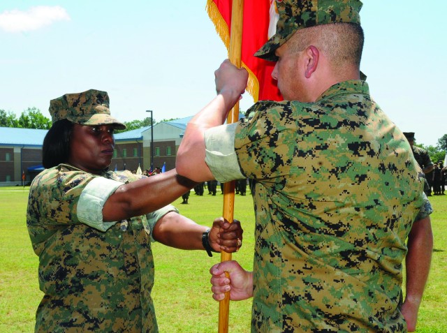 Fort Lee Marines welcome new commanding officer