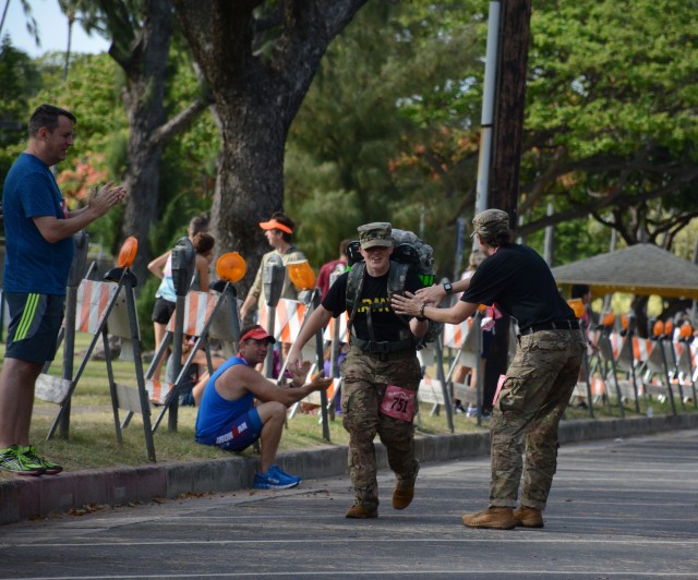 715th MI Soldiers Honor the Fallen in Half Marathon
